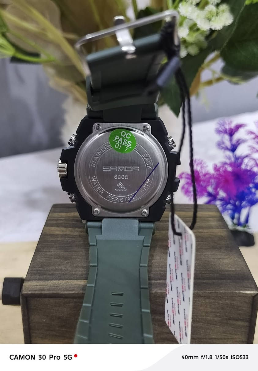 جديد غير مستخدم اصلي وكالة  SAMOR الساعة اميال +  الكتروني الأميال لومني السعر 25 الف 
***********
