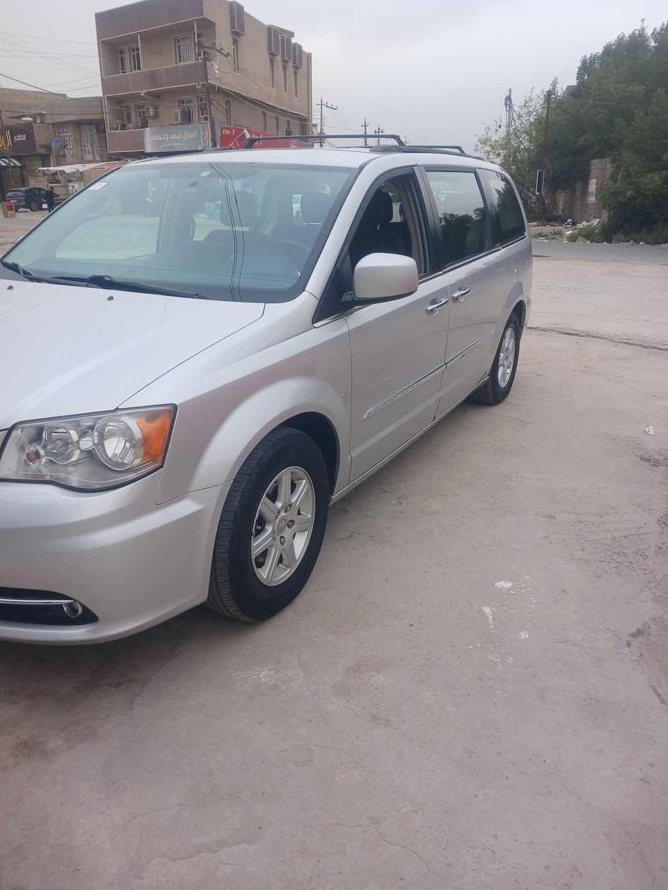 السلام عليكم دوج كرفان ٢٠١١ سياره فول واحد على واحد سياره كلين بدون صبغ وبدون حادث شاشات  تبريد ٣ امامي خلفي شغال قطع محرك ٣٦٠٠ بيبان كهربائي جام كهربائي جنطه كهربائي صدر امامي خلفي جديد بااسمي تحويل ثاني يوم جاهزه من كلشي اي نقص مابيها مكان السياره بغداد السعر ١٥٠ وبيها مجال بسيط حك الجيه ***********
