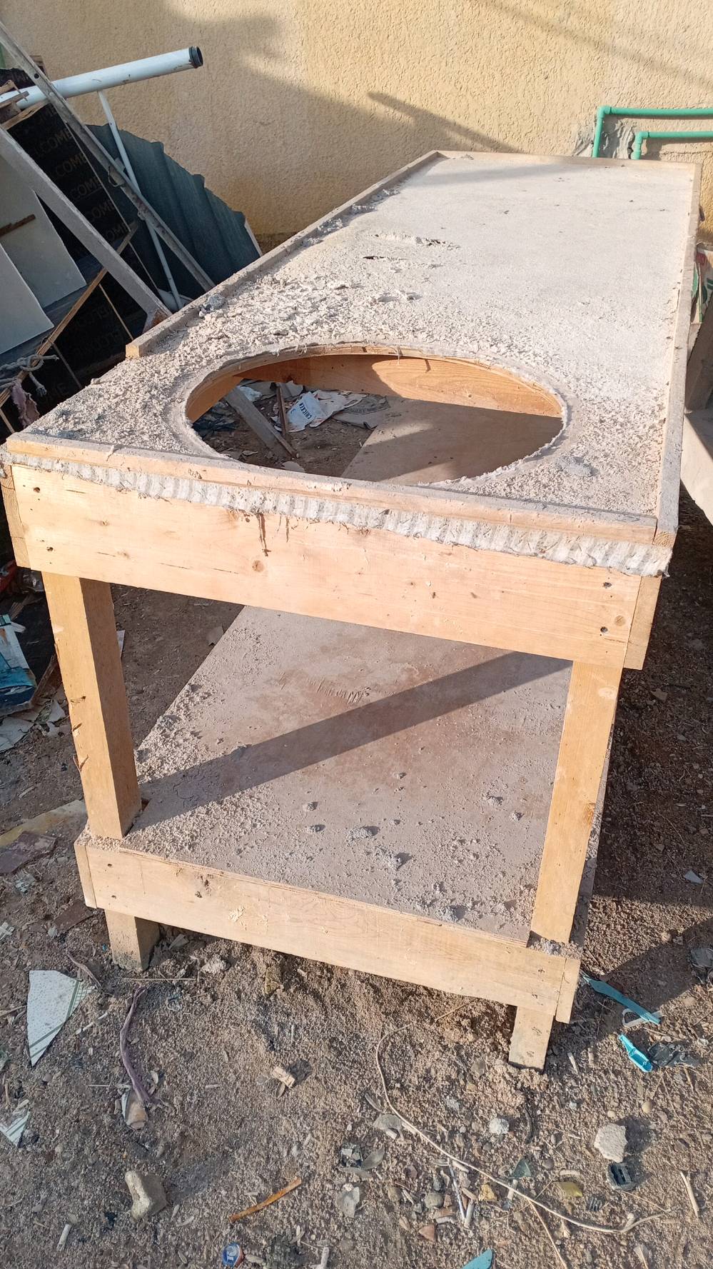 للبيع معدات مخبز مستعملة وتشمل طاولة عمل مغلفة بالموكيت الصناعي، مروحة تهوية ذات حجم كبير، وعجانة للخَبز. 

المعدات بحالة جيدة وتحتاج لتنظيف بسيط. تُستخدم لعمليات الخَبز وتحضير العجين، مثالية للاستخدام في المخابز والمحلات التجارية. 

السعر مناسب وقابل للتفاوض.