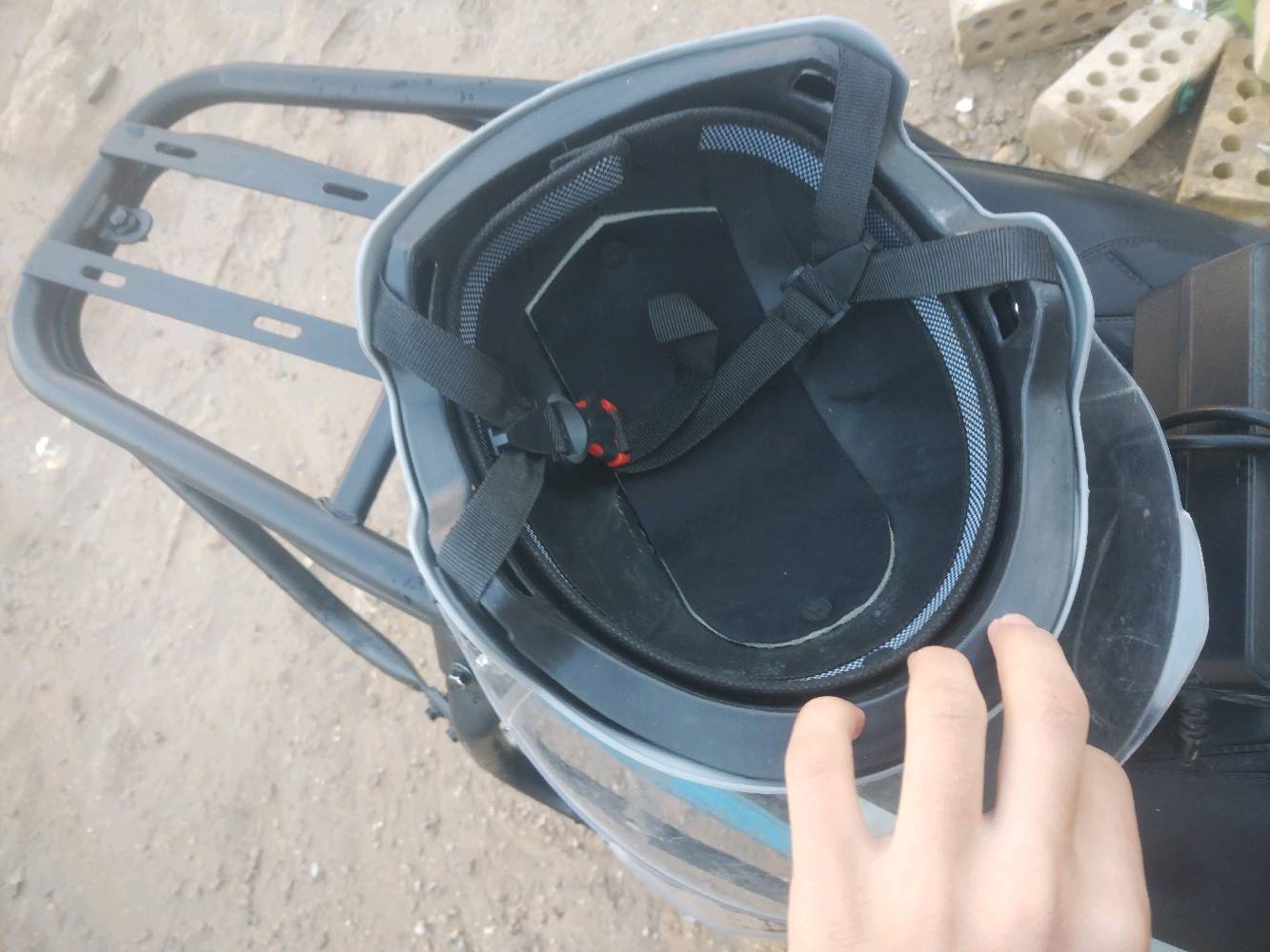 سلام عليكم دراجه سكنس ام عيون للبيع
السرعه 100
ملف 2000
6بطاريات ليثيوم
استعمال اسبوع
لايت زنون
صندوك جبير
مع شاحنه
وخوذه
وجادر حمايه مطر وشمس
..................................................
مكان بغداد الزعفرانيه
السعر750 وبيهه مجال
***********
