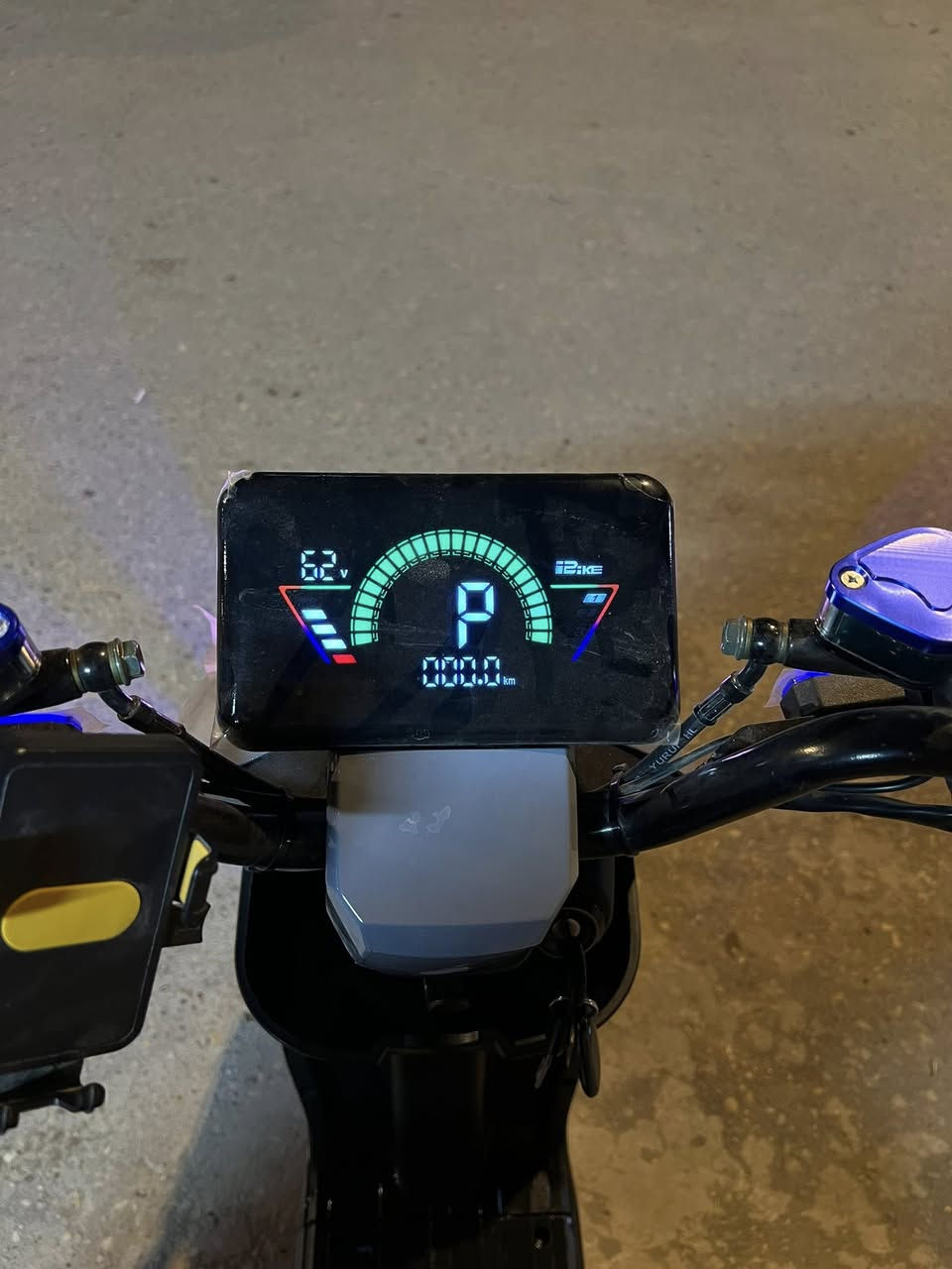 R9
مديل 2025 للبيع 
5 بطاريات 
ونلي 32 
الدراجه كله ونلي 
الدراجه نضيفه استعمال قليل 
حاطله 
سبايدرات رياضي 
مدكر خلفي كاربون فايبر رياضي 
بريكات رياضي 
استان صفح رياضي 
رايده ب 500 وبيه مجال 
واتساب ***********
