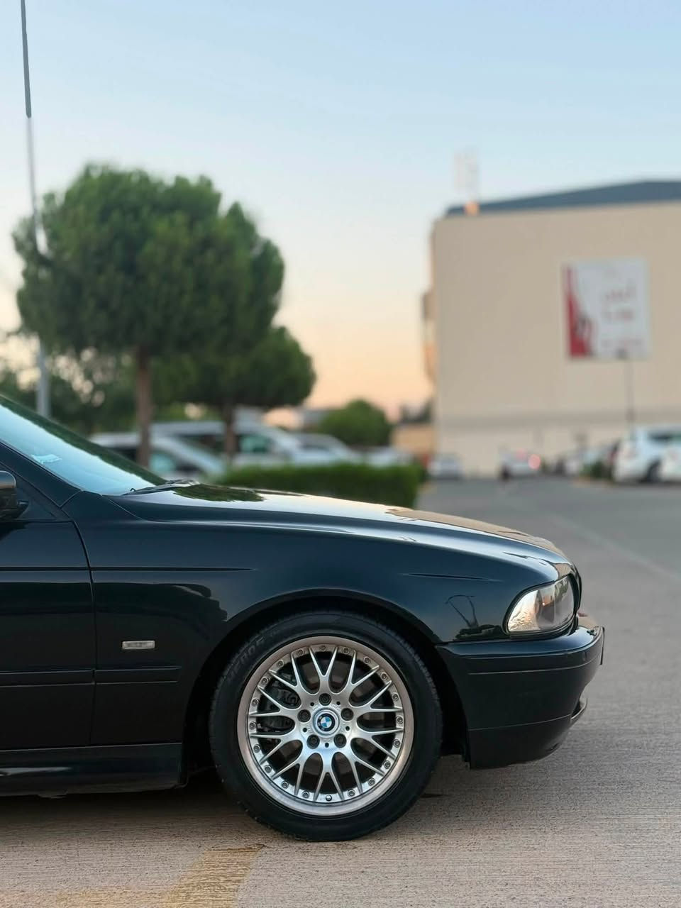 سلام عليكم
للبيع 

Bmw e 39 

موديل 2001

محرك 530i دبل فانوس

لون اسود. داخل اسود .

كشنات سياحية جلد و تدفيئة.

داخل ساج..فتحة..

5 بردة..حساس امامي و خلفي.

لايت زينون ..

تاير و ويل جديد..

ويل غزال بلادي تو سايز..

شاشة بيلادية..ستيرن m..سيدي بوكس..

.6 قطعة مصبوخة  اوروبا.

دخول جديد رقم سليمانية اوصولي  و بسمي .سنوية جديدة لحد 2029..

السعر 138$ 

دعامية للدعامية ب شرط...

مكان سليمانية قريب ماجدي مول.

***********
