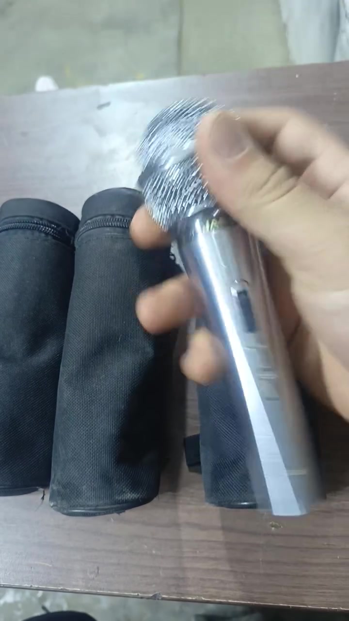 ***********
