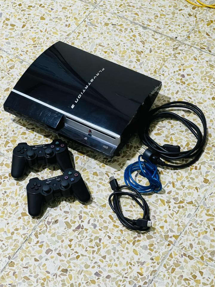 بلي 3 مهكر وبي تقريبا 12 لعبة شغال كامل مابي عطل جهاز مال بيت يدات كيبل بور كيبل شحن جهاز كلش مرتب وسعره ١٠٠ نهايته
*********** بي واتساب
