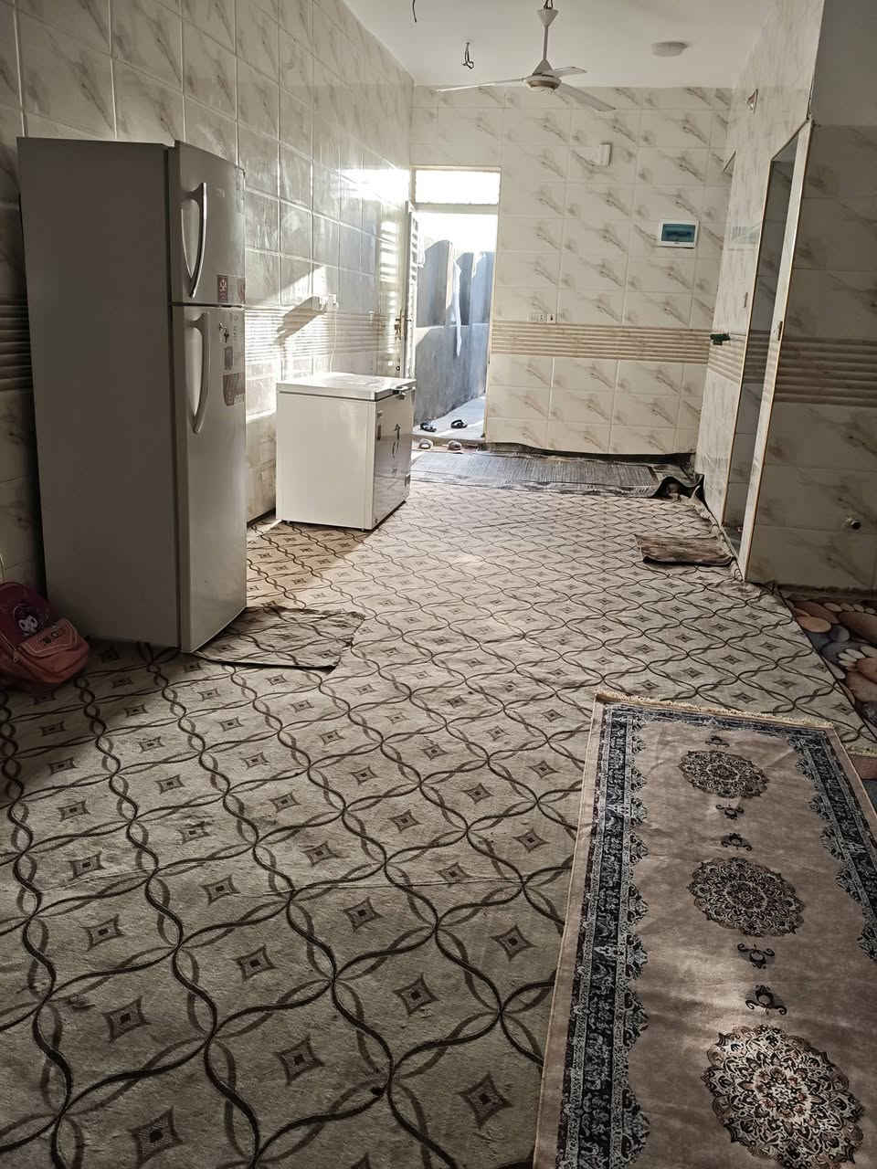 سلام عليكم بيع مستعجل بيت للبيع 100متر عرصات حجي هندي حولي الخصيمه خلف مولده نصير  واجهه 5في20 تبليط بالباب خدمات كامله مشمول بتطويب معامله كامله يم البلدية يحتوي على غرفه وصاله ومطبخ حار بارد واستقبال وصحيات بناء حديث طابوك سكف عكاده الارضيه كونكريت سطح شتايكر موشراي لاتعلق اعبر المنشور بيع مستعجل سعره 32وياه كيزر وماطور وتانكي ***********
