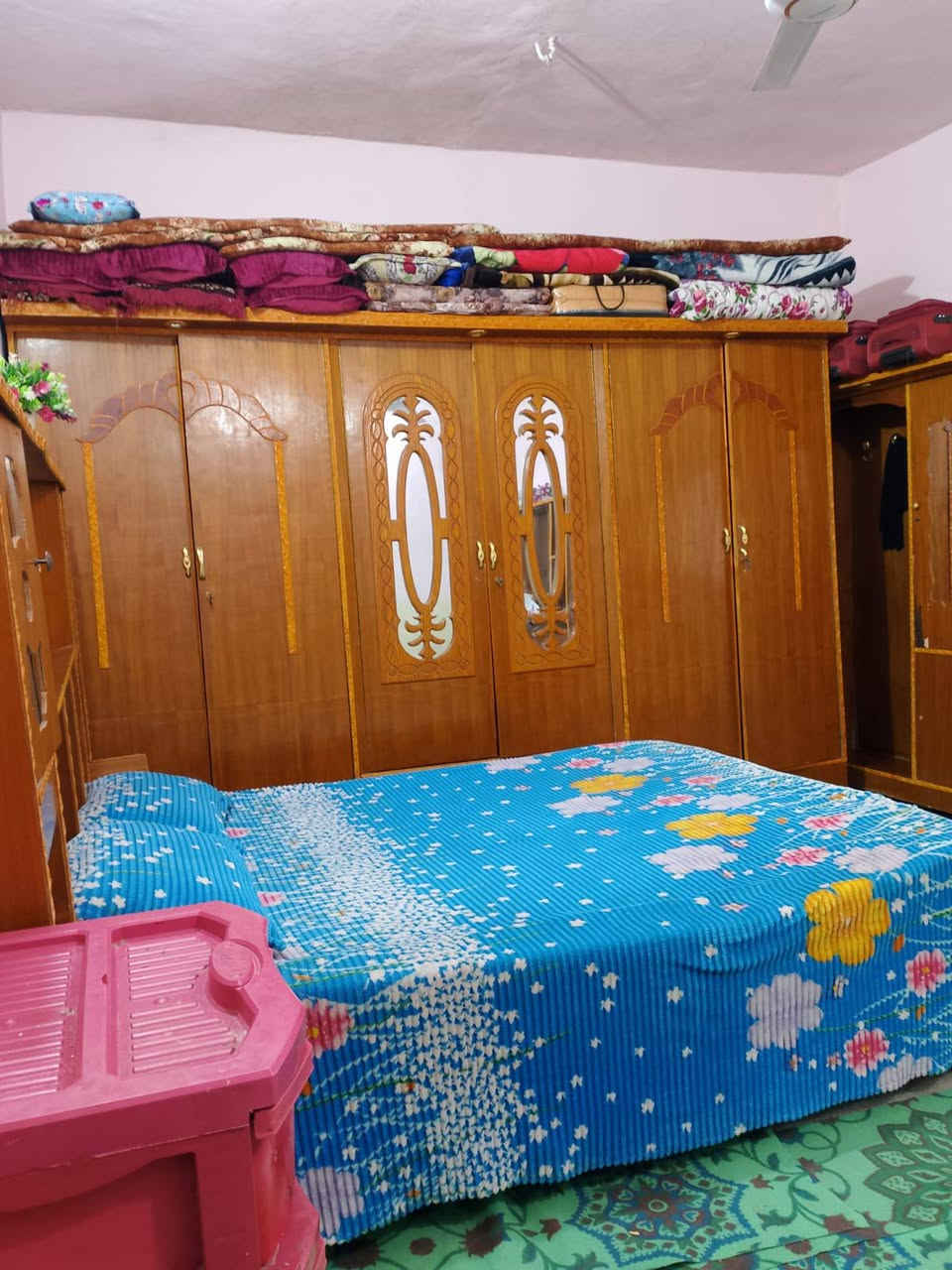 السلام عليكم غرفة اخشاب عراقي نضيفة السعر 400وبيهة مجال موجود خاص او اتصال ***********
