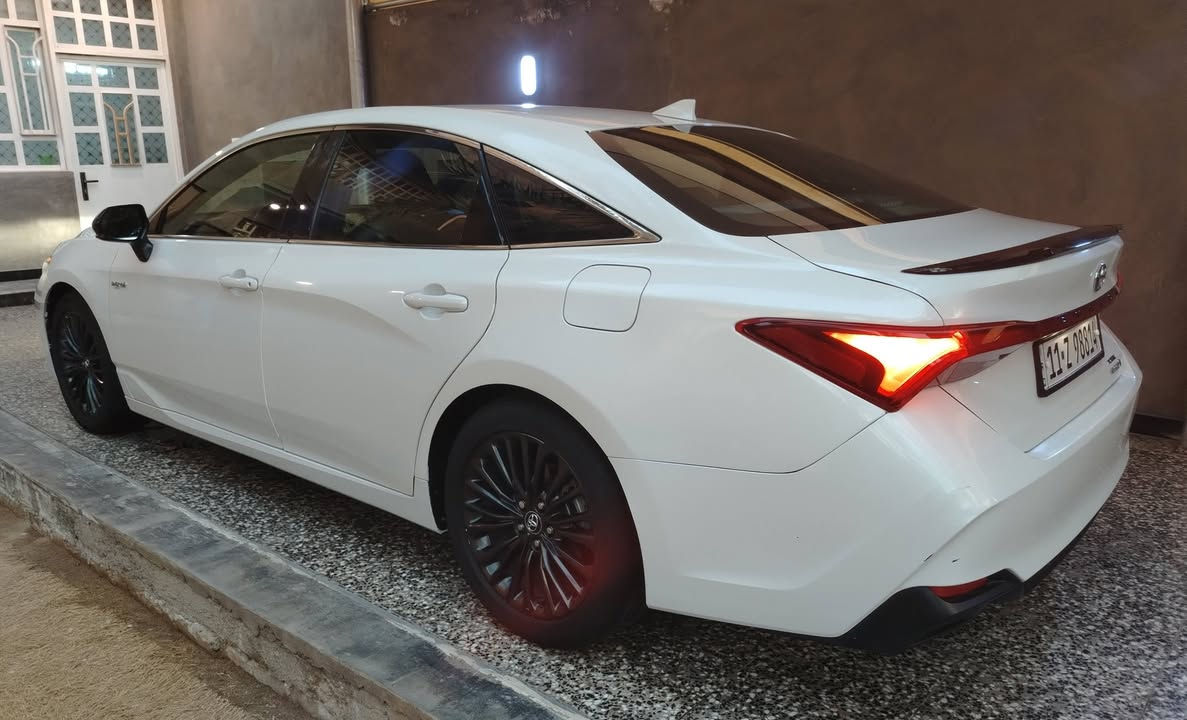 السلام عليكم تيوتا افلون 2020 أمريكي xse فول  هايبرد حادث جاملغ خلفي صبغ وصندوك بدون دواخل ماشيه 59 الف كم السياره جديده كلشي بيها وظع شركه مكفوله من الضرر عدا مال أمريكا السعر المطلوب 240مكان السياره بغداد للاستفسار ***********
