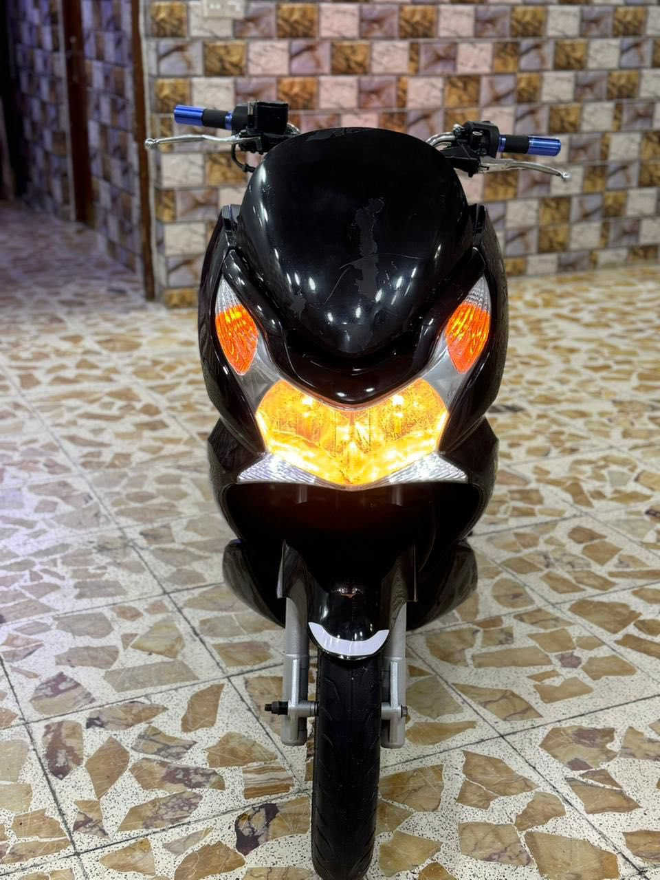 دراجه pcxجيل الاول دراجة مال رمبه مديل ١٦ حجم مكينه 150ياباني الاصلي دراجه جديده مال جناي 
 ياباني الاصلي دراجه كامله  ستان كهربائي حساس ازدحام حرف Aدراجه جديده مكينه لوك حساس زدحام شلعه معدل خير من الله دراجه تتعب تكول جديده مال جناي المكان بغداد الكرخ دراجة مكفوله اي نقص مابيه السعرمليون و350الف الاتصال على الرقم ***********
