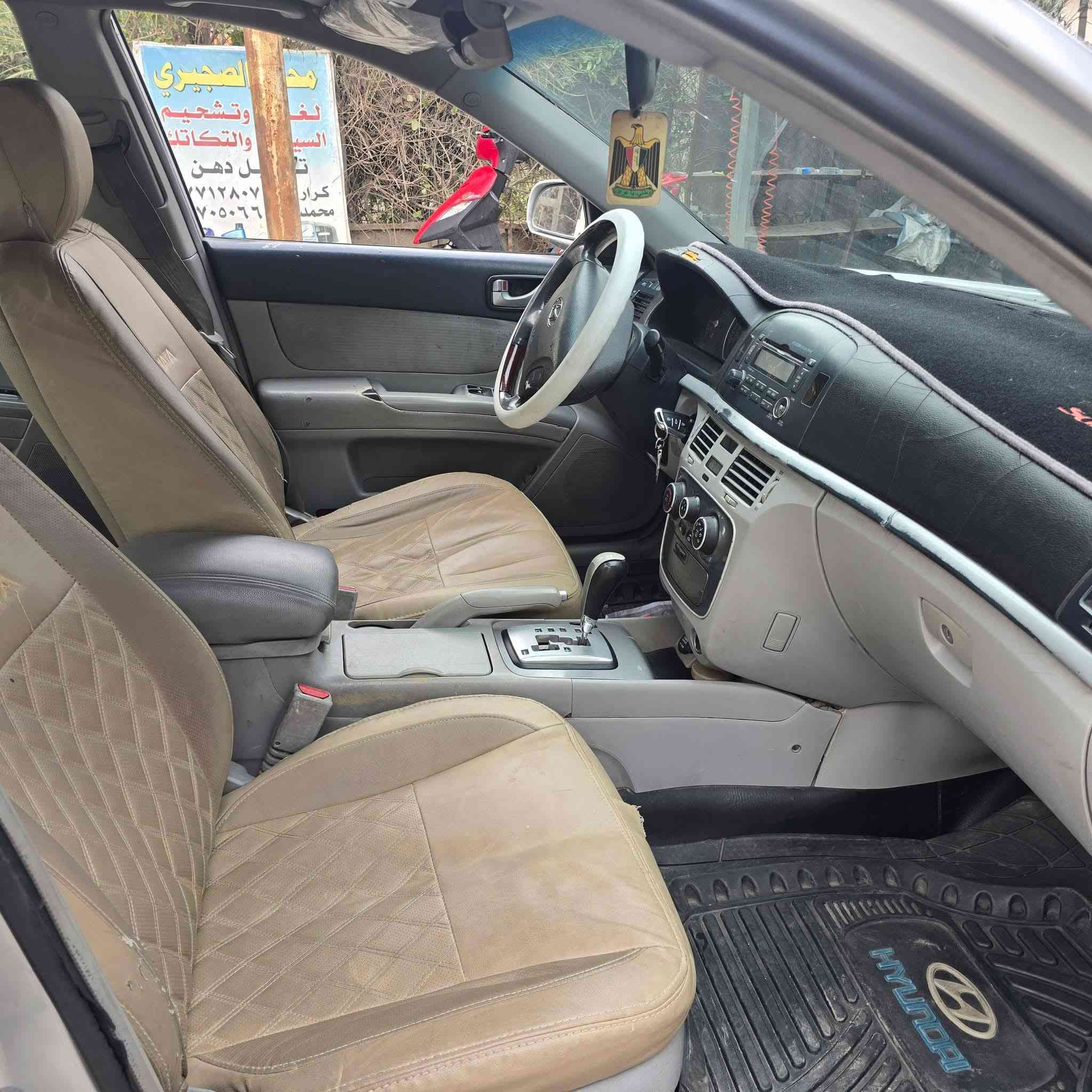 سوناتا ٢٠٠٨ للبيع ٦سلندر مصبوغه ..صدر جديد
تبريد شغال تخم تاير جديد

محرك بي بداية تبخير جدا بسيط
عوزها ترتيب 
حادثها فقط أمريكا الجاملغ الخلفي وره السايق
السعر ٧٧ 

للاستفسار ***********
