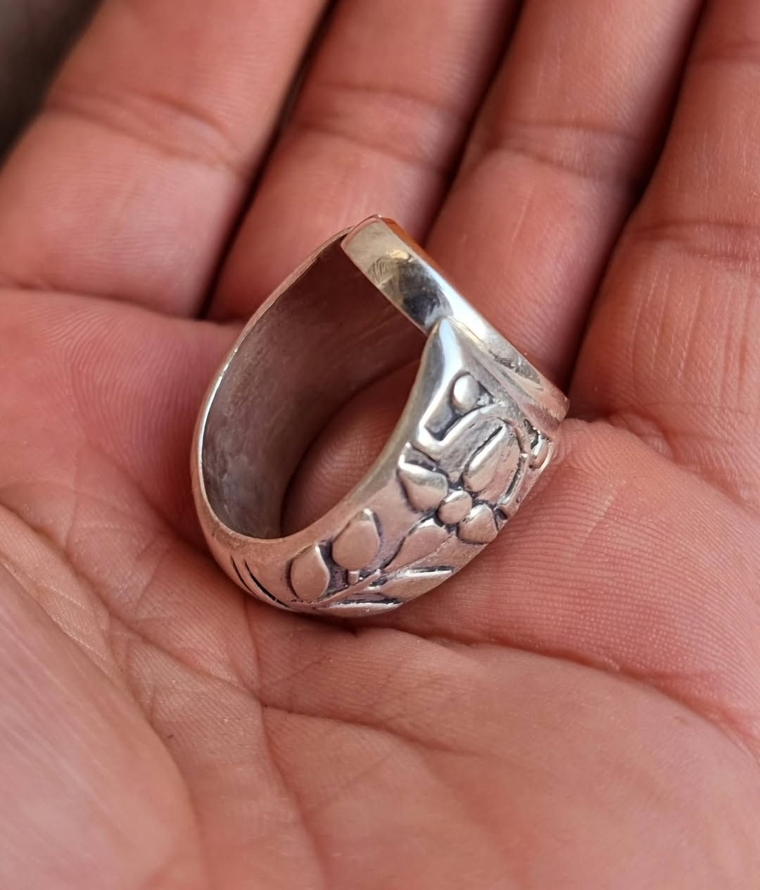 عقيق يماني زعفران مخطوط خط يدوي المبدع محمد همداني 🔥يا فاطمه الزهراء 🔥بصياغه يدويه ثقيله للبيع مكاني بغداد يوجد توصيل إلى جميع المحافظات للبيع فقط فقط أحبتي الغوالي ما اراوس بس ابيع
***********
