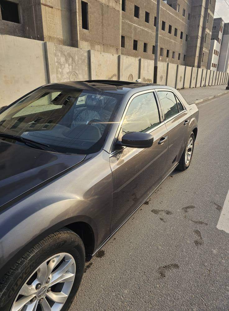 اوباما 15 معلايه 16
C فول مواصفات
رقم بصره 
محرك 3600
محرك كير اكسل كفاله
حادثها جاملغ بنيد 
جاملغ ثاني كلير 
سياره جاهزه ما ناقصها شي
170 بيها مجال
*********** البصرة, العراق
