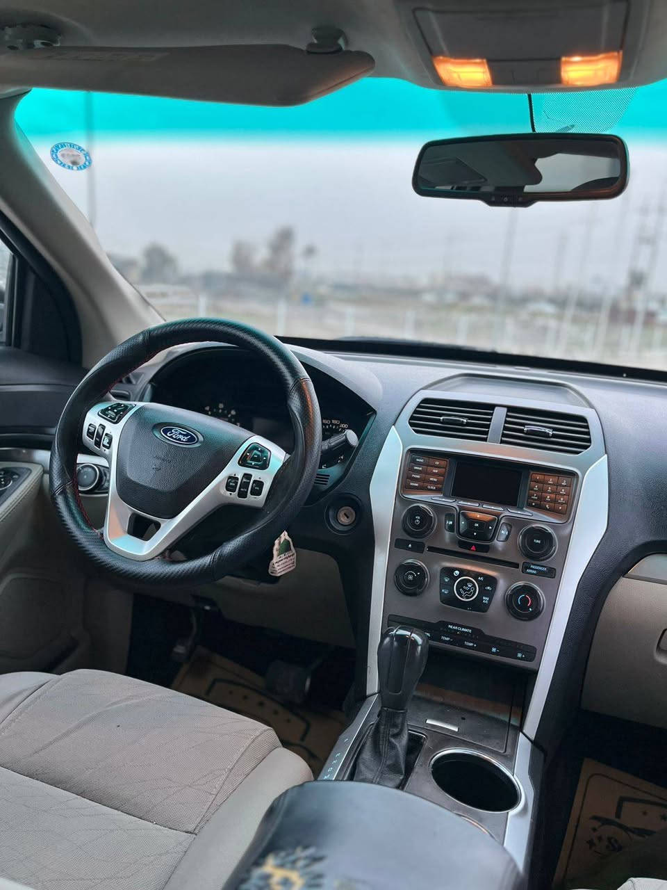 فۆرد ئێکسپلور Explorerمـۆدیل / ۲۰۱۲ کــــــۆمپانیای ( نــیڤا ) مـــــــــواسفـــات 
 ٣ ڕیز کـــوشین ، ناو زەرد ،  سبوغ / بێ ناو گرتن ، بێ ئێڕباگ تەنها یەک پـــارچە بەس بۆنیتی بۆیاخــە گێڕو مـــــەکینەی بەشـــەرتە مـــــەکینەی نەکـــراوەتەوە دەرگـــای ســــەکنی پێشەوە تحــدیلاتی هــەیە دەبــــڵ ئەکسل نیە V6 بستنە و 190هـەزار ڕۆیشتووە سەنەوی نوێیە سەیارەک زۆر جوان و پاکە نرخی 126گـــــەڵاو مامەڵە ناونیشان :ڕانیە  ژ.م: *********** رانية, السليمانية
