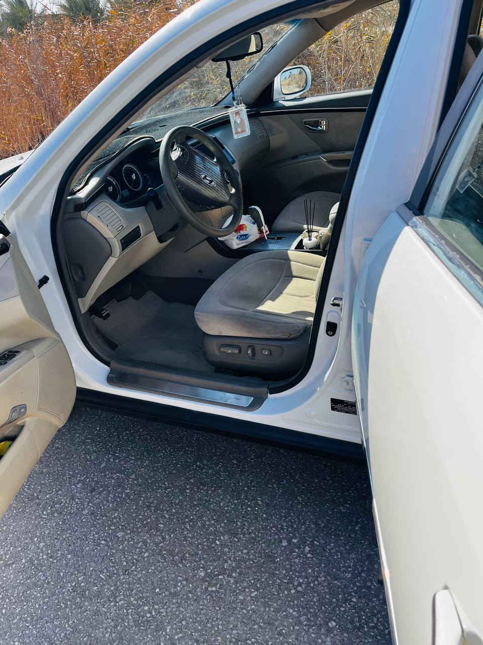 سلام عليكم ازيرا 2010 للبيع رقم سلمانيه سنويه بعدهي ماصاقطه تحويل ثاني يوم مكينه كير كفاله 2700 تراي وين مايعجبك مواصفات فتحت سقف اشاير بالمري مري شفط ويل 18 داخل بيجي لايت زنون 
بيه كم قطعه ابيع حزام السعر 90 وبيها مجال 
مكاني بابل الهاشميه 
***********
