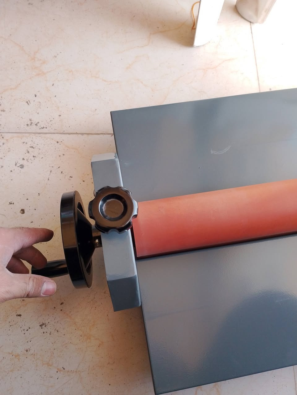 سلام عليكم 
ماكنة رول لامنيشن اكساء بارد قياس 65سم مستعملة قليل جدا بالكارتون الاصلية مثل ما موضح بالصور ماخذها من شركة الحسام 

للبيع بسعر مناسب متوفر توصيل لكل المحافظات

للاستفسار ***********
