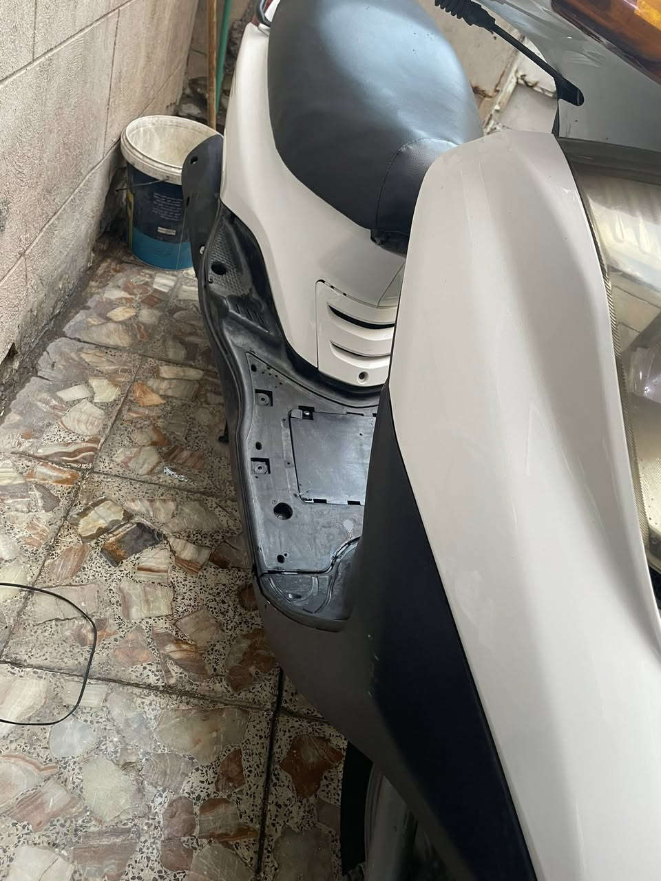 السلام عليكم للبيع دراجه بريز   جديده فول نضافه مكينه با جيس نكره سلف كامله اي نقص ما بيهة شغل وطلع 
واوراقهة موجوده 
للستفسار  وللتصال على السعر 
*********** واتساب 
***********هاتف 
مكاني بغداد
