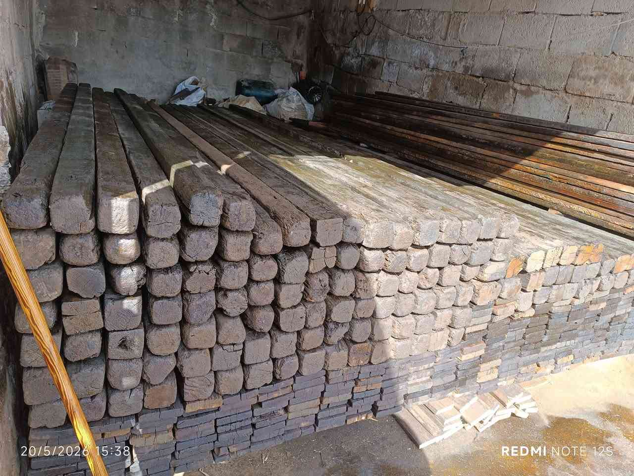 325لوح4متر
130سير3متر 
400بقارة جديد 
70لوح3متر 
200لوحة متر. ومتر ونصف .
100لوحة اقل 3متر ....

عنوان ./خانقين .
***********
