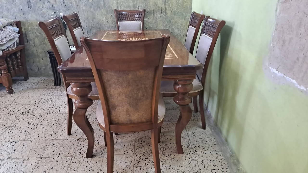 ميز طعام ٦ كراسي خشب زان الاصلي نظيف جدا جدا استخدام قليل الاتصال *********** توجد خدمة توصيل
