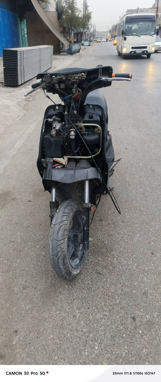 سكنس نثيه ١١٠
مزوده بوشه ٥٨ ونص
كابريتر عكس جبيره اصليه 
كلج خلفي دي واي اصلي 
سلف رياضي فراك وملقط ونواعم 
شلعه كلش قويه مصلخه الدراجه بدون كفر
٢٥٠ الف بغداد شيخ عمر قرب باجة الحاتي 
***********
