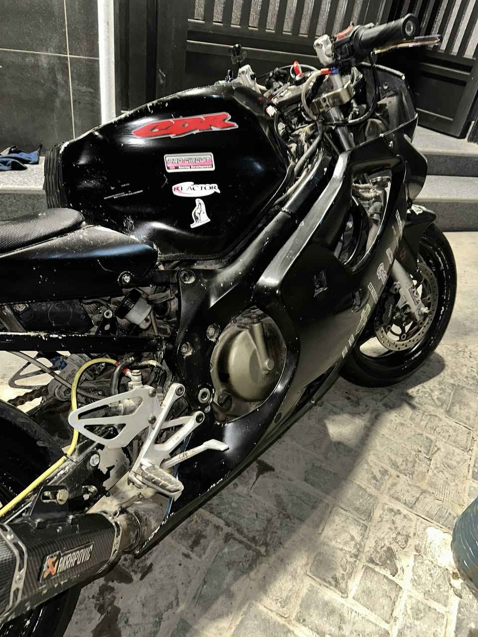 السلام عليكم
f4i600
مال لعب غراضهه البلاديات موجودات 
2004 سكيورتي 
***********
