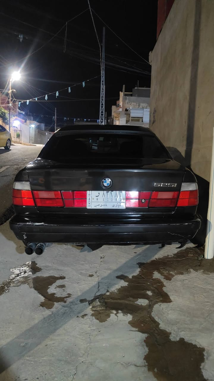 بي ام دبليو للبيع موديل 1990 كابون بنزين بيها سعر65وبيهامجال مكينة مسكرحجم 2500 تبريد شغال جامات كهرب قفل مركزي رقمي ***********
