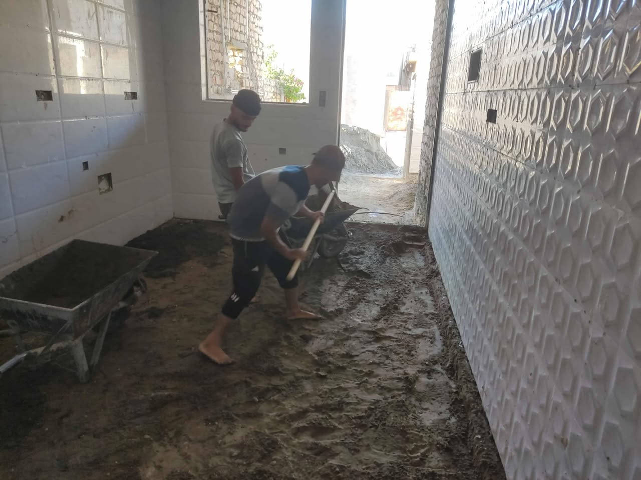 سلام عليكم  / يوجد كادر عمل جاهز/ تصعيد مواد/ تنضيف بيوت/ تفليش/ تكشيط/ تنضيف حدائق/ دفن نهري  / شقلنه ليل ونهار   /ومعداتنه جاهز/ ماعليك بس تصال على رقم  /     ***********
