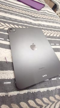 آيباد ١١ برو ام ٤ ٢٥٦ • بطارية ٩٤٪ • ضمان حتى حزيران