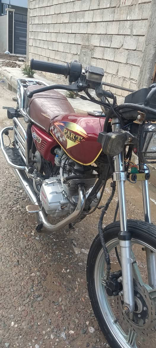 سيفان موديل 2023 الاصلي نضيف محرك ممفتوح فقط كلجات وملف تحريكه ومعدل نار تانكي جديد ماصار اسبوع من بدلتو كله شغال سلف اشاير هورن (وبي درع امامي محرك والستيرن  هم وكزوز ثاني وسيبايه .... للبيع ، ومراوس بتلفون 
رقمي وبي واتساب ***********
