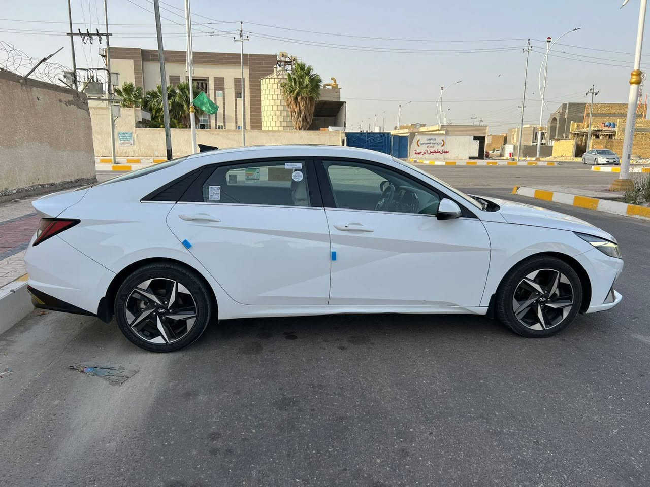 السلام عليكم 
النتره 2023 خليجي مكفوله كفاله عامه رقم بغداد باسمي هزه ورقم جديد موصفات فول واحد عل واحد 
ماشيه 72 حقيقي 
محرك الفين دوش وضع شركه سياره جديده كارتون جاهزه من كلشي 
السعر 173 وبيها مجال الشراي يتصل وبلخدمه  *********** مكان السيارة ناصريه مركز
