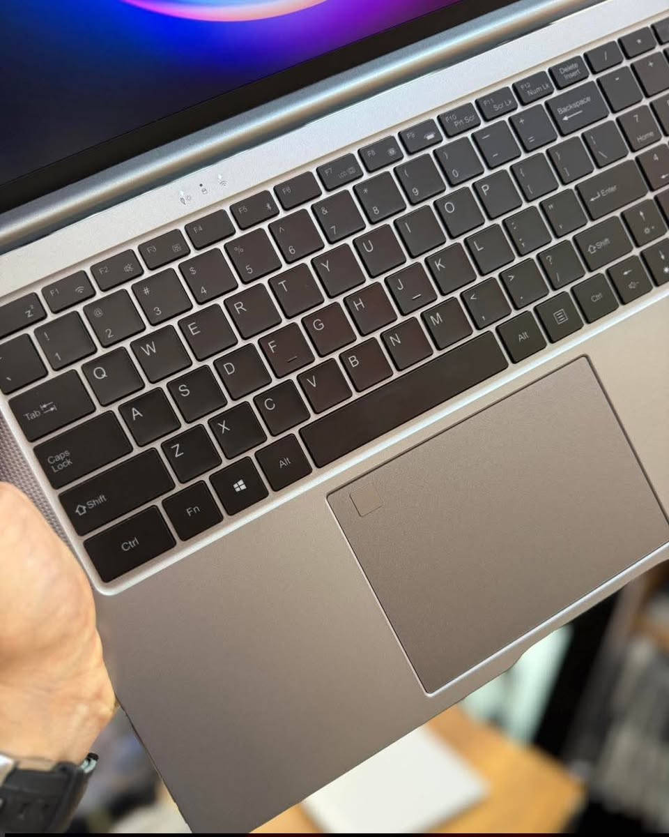 Intel Core i7-13620H
32 GB DDR4
SSD 512
الحجم: 16 إنش
الدقة: (2.5K)
معدل التحديث: 165 Hz
وندوز 11
جيل 13
مستشعر بصمة اصبع
كيبورد اضائة rgb
البطارية والشحن
السعة: A5000
مدة الاستخدام: 4–6 ساعات حسب الاستخدام
المنافذ والاتصال
USB 2.0 × 1
USB 3.0 × 2
USB Type-C
HDMI × 1
RJ45 LAN × 1
مقبس صوت 3.5 مم
مروحتان + أنابيب نحاسية لنظام تبريد فعّال
سمك نحيف جدا 6.6m
كامل ملحقات
سعر 550
بصره القبله
***********
