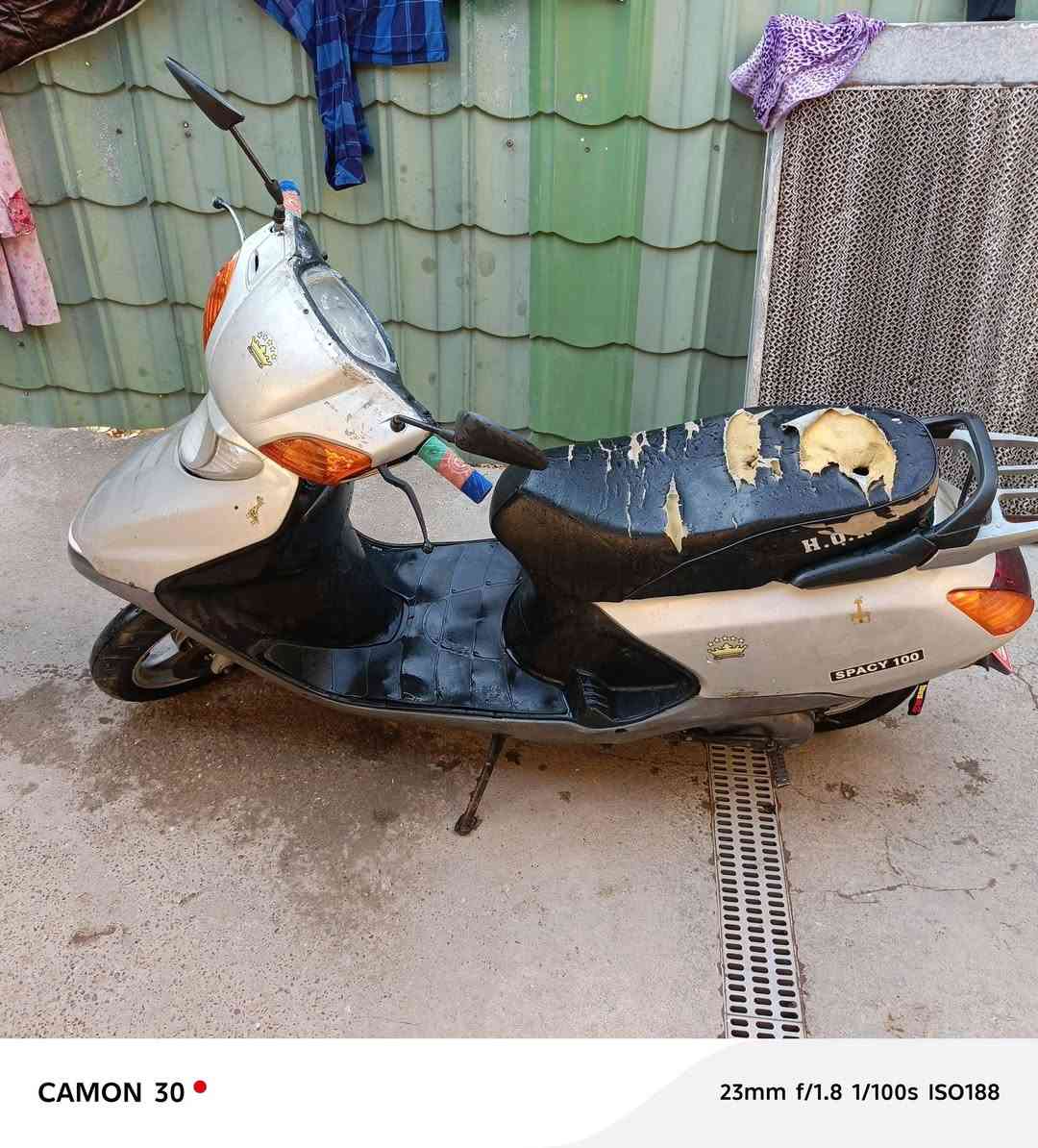 السلام عليكم متاح دراجة سبيسي ياباني كفرات نضيفة
دراجة شغالة بس متروكة جيب باتري وشغل ابيع هل موجود كهربيات شغالة سعر 250 الف راقمي لاتصال
*********** بكاني بغداد حي اور
