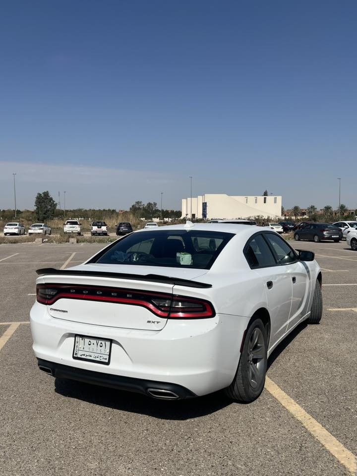 جارجر sxt 2016
📍اللون ابيض
📍المسافة 133 ميل
📍تو ويل
📍حجم المكينه 3,6L  6V
📍الرقم صلاح الدين مشروع وطني باسمي شخصياً
📍شاشة كبيرة + كامرة خلفية
📍كشنات جلد 
📍منظومة غاز 
📍كير طيارة 
📍تشغيل عن بعد 
📍ويل 18
📍السنوية تنتهي 2028
📍داخلة كلين صار بيه دحجه بالبنيد موضح بالصورة وبقى مثل ما هوه شويه 
تعدل

📍بغداد التاجي قرب جسر المثنى📍
هاتف *********** وبي واتساب 
السعر ١٨٠ ورقة وبيها مجال
