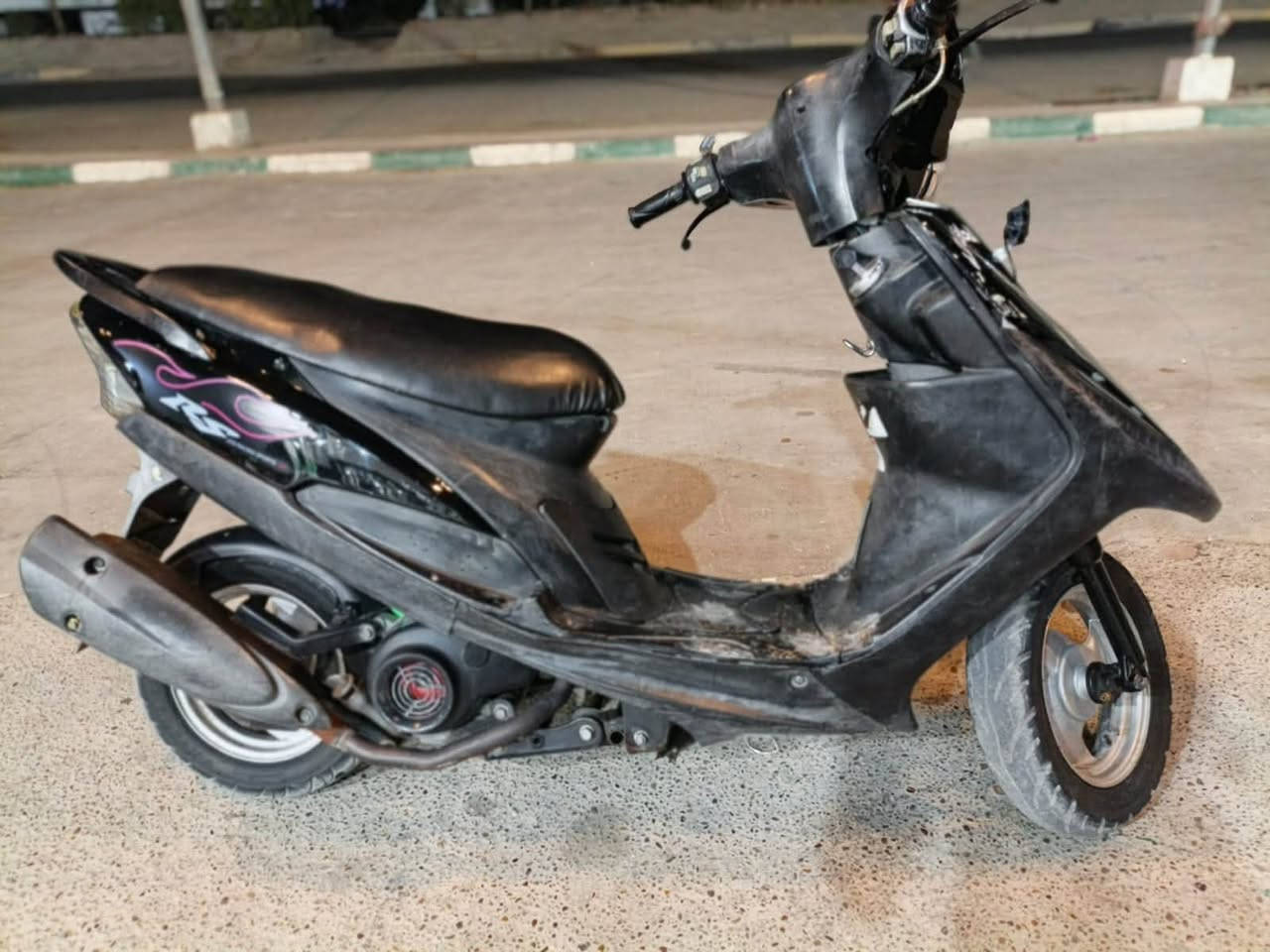 سلام عليكم شباب دراجه ماكس عدله 120 الدراجه نضافتها شوفت عينك بيها محرك صافي من تبخير من نضوح من صوت بوشه 49بلاد صالنصه رياضي سلف رياضي شلعه معدل حلوه طستها حلوه الدراجه ممقصره الله شاهد تجي تكلب تفحص تقتنع وتاخذ لايت هورن سكن كلها شغاله نقصه شخاطه سلف سعرها 5 متكلف اما الباقي شوفت عينك السعر 450 بيها مجال مكاني البياع تقاطع الدرويش رقمي ***********
