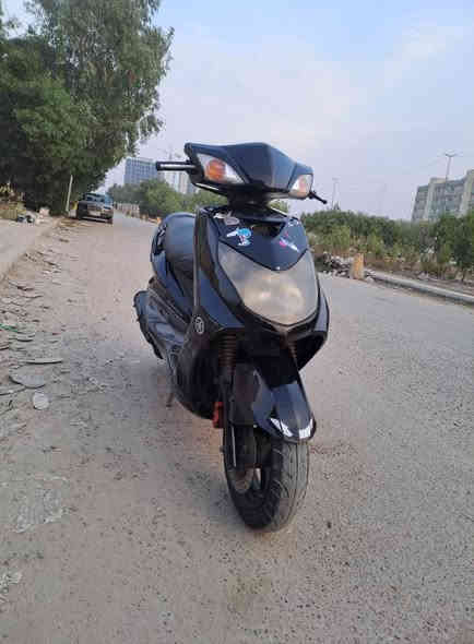 سلام عليكم سكنس فحل ياباني نوزل خطين دراجه مكفوله كفاله عامه كلها شغلاله من اطول لطول مكينه بجيس شلعه معدل ناعمه نكره سلف دخان لانضوح لاتبخير دراجه كلها شغاله وخير من الله مال جناي مداريها ودهن يوم بيومه وبانزين محسن كهرباءيات  شغاله لايت دشبول هورن  بكلايت  بريكات خلفي وامامي دبلات فول ماكو طسه تايرات جدد دراجه صافيه وناعمه خير من الله تجيب فيتر وتفحص وتراي وين ميعجبك مكفوله من اسرقه وتاخذها من البيت وسويلك مكاتبه مكاني بغداد البلديات رايدها ب650وبيها مجال لتواصل واتساب او اتصال *********** بغداد
