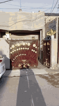 السلام عليكم بيت للبيع المساحة 200متر العنوان بغداد مدينة الصدر الحميدية قرب السوك القديم السعر 70وبي مجال لشراي الاتصال ***********
