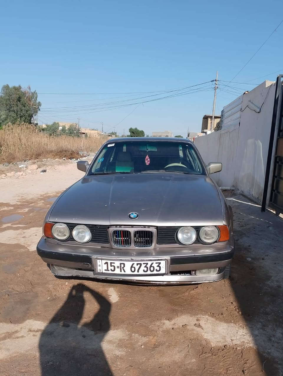 السلام عليكم بي ام 535 بلاديه مكينه مفتوح بلادي كهربائيات كلها شغاله سياره ترايك 200 تخم تاير جديد ماكينه جديده كلش ايدها كامله 40 وبيها مجال مكانها القاسم مقابيل مستشفى العام قاسم ***********
