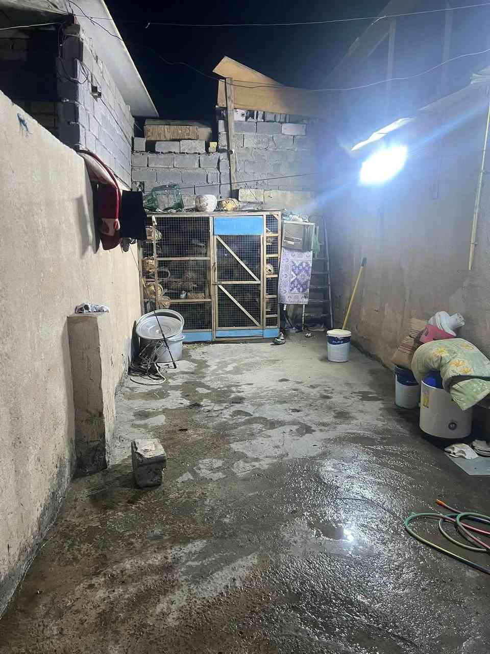 دار  للبيع مساحه ١٢٠ العنوان حي البساتين قرب اسواق دنيه*********** السعر ٣٧ وبي مجال

