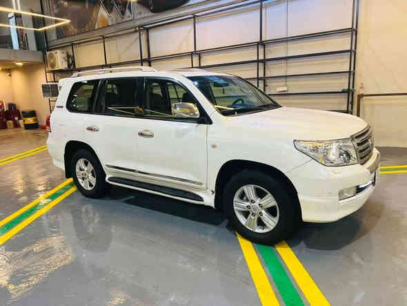 السلام عليكم 
لاندكروزر 2011 /5/7 VXR  ماشيه 145 مكان السياره ميسان العماره بيه جاملغ اليمنه صبغ مع باب الصدر صبغ فقط ولباقي كفاله كير مكينه السياره ع وضع الشركه السعر 350$ للاستفسار ع الرقم ***********
