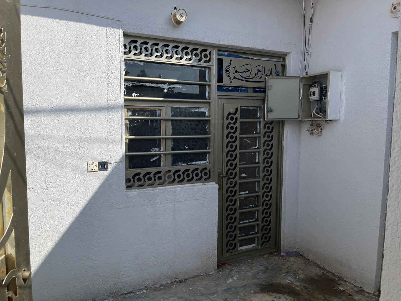 صب
بناء حديث
البيت على شارعين 
موضح كلشي ب الفديو والصور 
فقط تغسله وتكعد
موقعه شارع الموز 
خلف شارع الفلل قرب الچري كذلك موضح بلفديو 
السعر 26
***********
