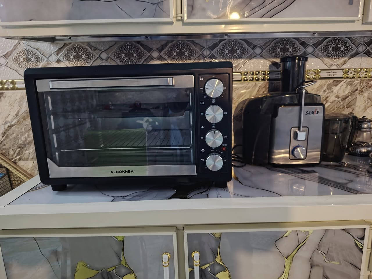 السلام عليكم للبيع اوفن ب٩٠
ومعصاره ب٣٠
***********
