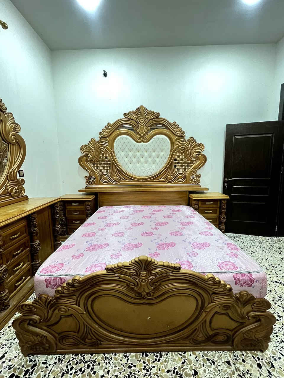 سلام عليكم الغرفه للبيع مستخدمه اشهر(مليون ونص 1,500)

وبيه مجال #مكاني الشهابي *********** الي يحب يتفضل خاص
