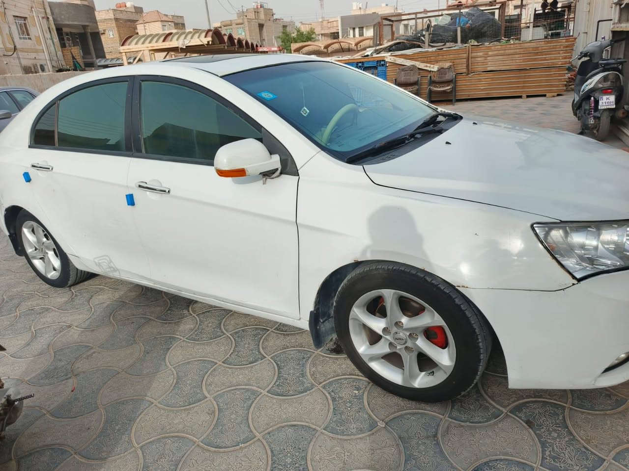 السلام عليكم
جيلي امكراند c7 2013
‏مكينه كير تبريد منضومه جديده 
‏كهربائيات كله شغاله 
‏بيه رشات صبغ مكفوله من الضربه 
‏سياره جاهزه سنويه ل 2034 رقم 
‏انكليزي الجديد بسمي مداور ثاني يوم 
‏السعر ٤٨ $
‏هاتف . ‪***********‬
ناصريه مركز
