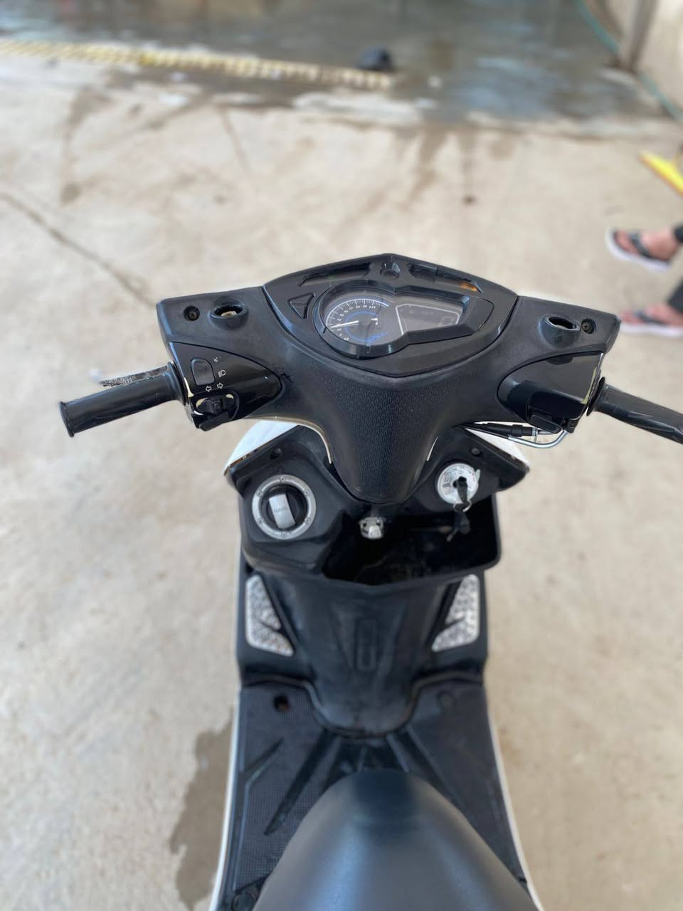 دراجه سكنس لد حديث ياباني نوزل قبق نفخ استان حساس سكليتر خطين سلف هندر كهربائيات كلها شغاله مكينه حلوه معدل شلعه قويه ملاحضه اوراقها بس منفيس+ مبدل كفرات 
عنوان بغداد سعرها 900 بيها مجال
***********
