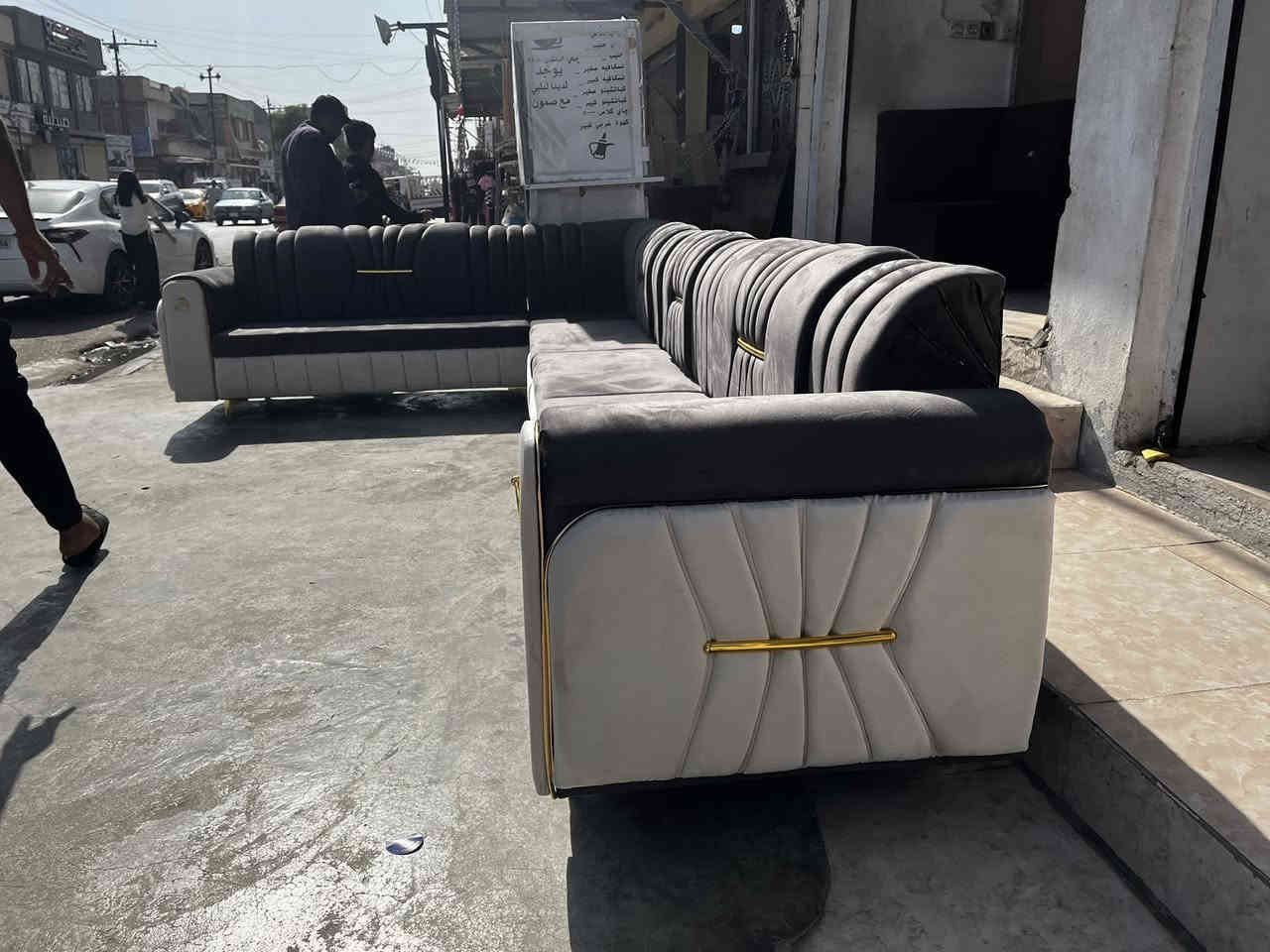 السلام عليكم 
تفصيل انواع القنفات والدواوين 
باسعار مناسبة جداً  
وجميع انواع الرأئسيات والصاج 
وتعمير جميع الدواوين والقنفات 
العنوان كركوك -قرب جامع المعراج 
رقمي ***********
جمله ومفرد
