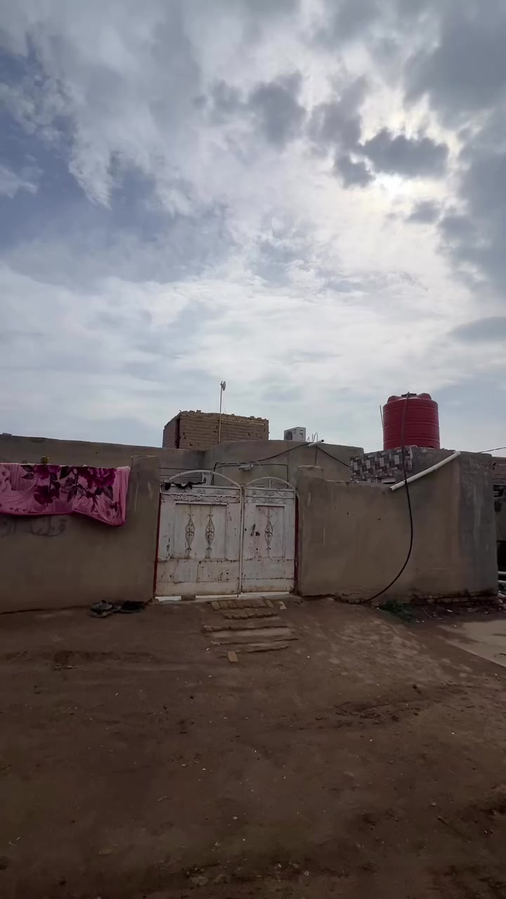 السلام عليكم 
دار للبيع مع قطعه ارض
مساحه الدار 300 م
مساحه القطعه 700 م
الخميسات شارع طاقه نفط ذي قار قريب ع العلوه المخضر
السعر 60 وبيه مجال
للأستفسار 
***********
***********
