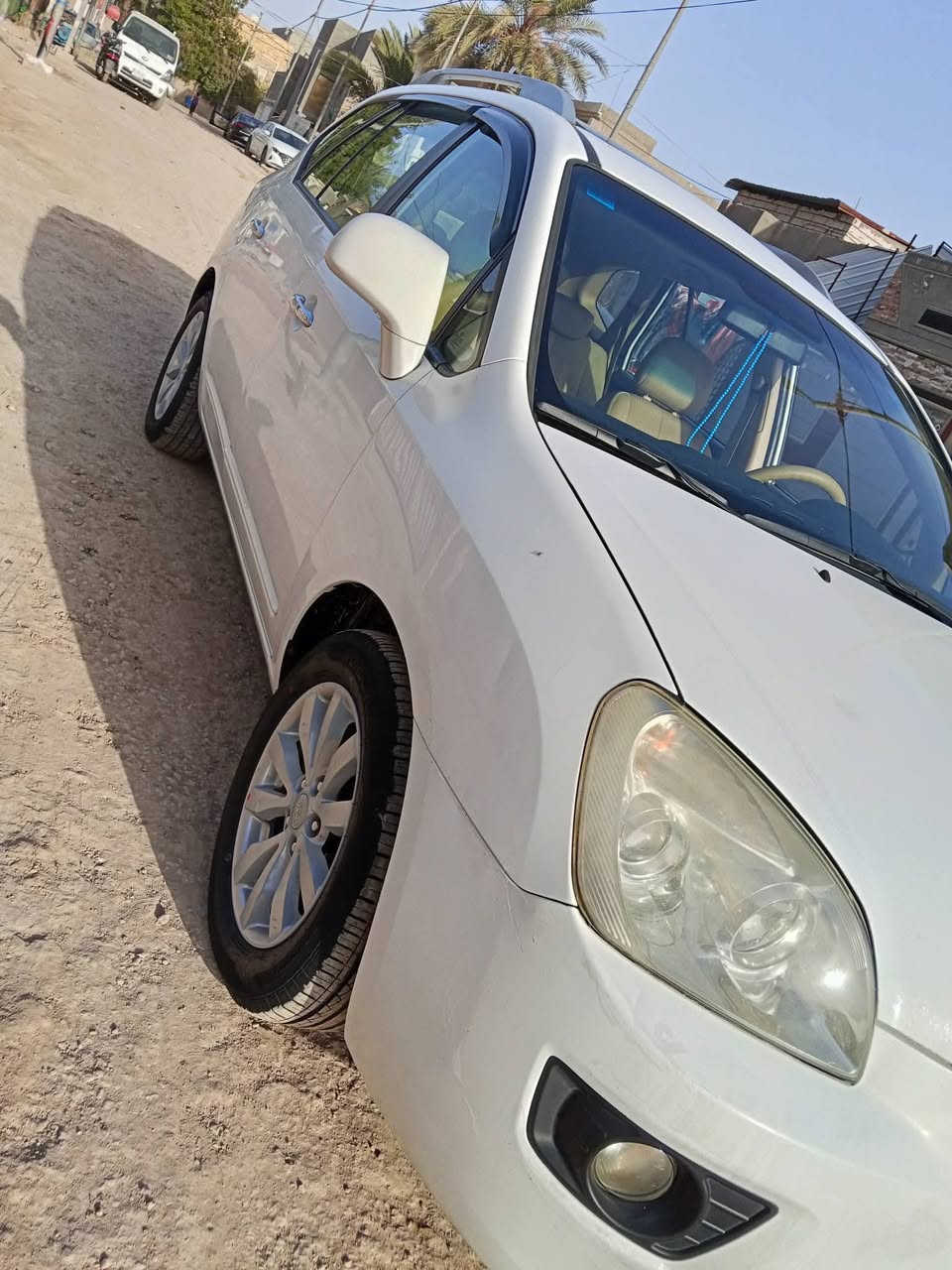 السلام عليكم ورحمة الله وبركاته كيا كارنزا خليجي سبعة راكب للبيع موديل 2012 السيارة كفالة عامة خليجي رقم بغداد أنكليزي باسمي تحويل مباشر هزة جديدة فول مواصفات السيارة جديدة كارتون تجي وتشوف بعينك مواصفات
فتحة سقف طكتين حساسات خلفية شاشة صغيرة بلوتوث الأصلية مال الشركة قطعتين تبريد سبعة راكب تبريد مناخين تدفئة تبريد أربع جام كهرباء 
 المكينة والكير مكفولات على وضع الشركة
ما ملعوب بيهن 
السعر 135 وبيها مجال 
مكاني ديوانية مركز المدينة للأستفسار أكثر أتصل أو أتفضل خاص والرقم بي واتساب ***********
