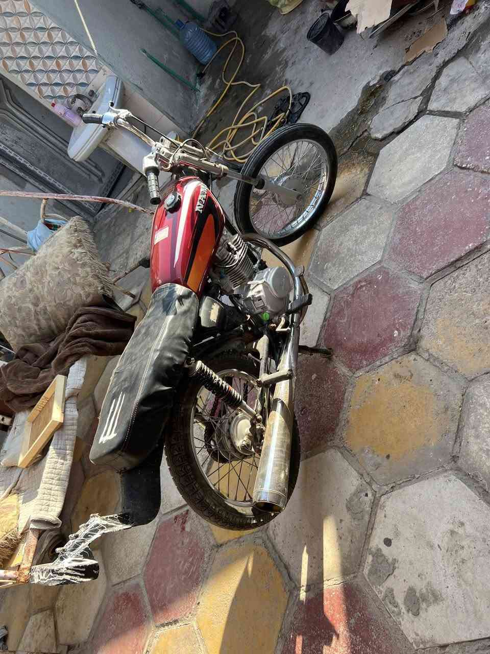 دراجه ادوات للبيع مامفتوحه بس يرادلها جم شغله انا هاملها ومحد يطلع بيها سعرها ب٤٥٠ مكاني بصره جمهوريه ورقمي ***********
