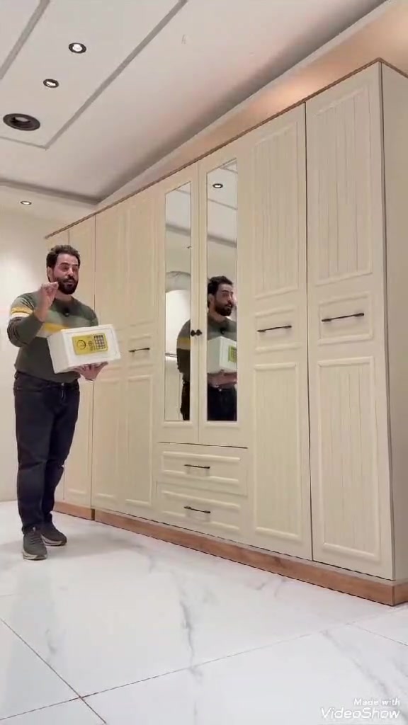 *تم وصول موديل ازمير2*
هديه قاصه 
*10 قطع*  
كنتور وملحق320سم 
ارتفاع 220سم 
ابواب هايدروليك 
مجرات ثلاثيه 
✅ الشازلونه مخزن السرير مخزن 
✅ اناره بل سرير 
✅ المصنع الأصلي
✅ اناره بل ميز تواليت 
   السعر مليون و475الف
خدمە توصیل متوفره
الحجز خاص


**إذا كنت صاحب هذا الإعلان وتريد حذفه لأي سبب، رجاءا أرسل رسالة إلى الدعم الفني**