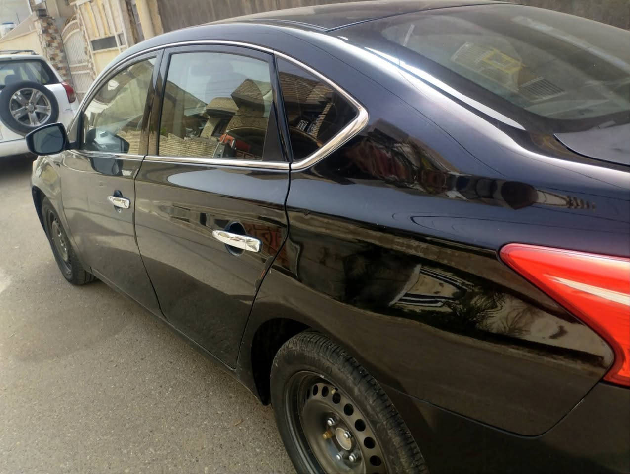 نيسان سنترا ياباني وارد امريكي
كلشي موضح بالصور سياره بدون صبغ فقط جراد ( بنيد جارد+جاملغ خلفي+ جنطه شويه جراد) 

#بدون #صبغ السياره فقط جراد
المواصفات 
👈 موديل 19 رقم بغداد انكلبزي بأسمي
👈 محرك 1800 دوش
👈 تبريد ثلج تخم تاير
👈 كامره خلفيه
👈 نظام ايكو اقتصادي 
👈مثبت سرعه
سياره نظيفه #السعر 90 ورقه وبيه مجال
مكان السياره بغداد المحموديه 
تفاصيل خاص او
الرقم *********** واتساب
