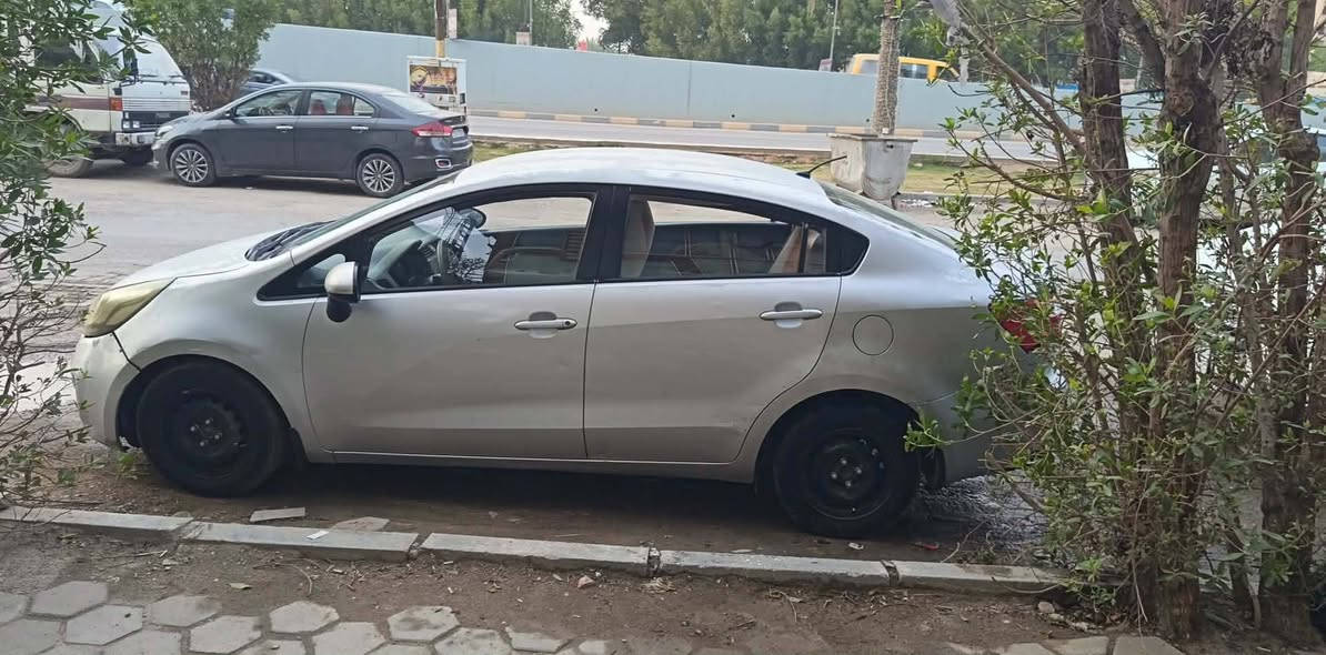 السلام عليكم ورحمة الله وبركاته. للبيع كيا ريو ٢٠١٥ رقم نجف ألماني بأسمي محرك ١٦٠٠ رايدها ب٨٣ وبيها مجال ***********
