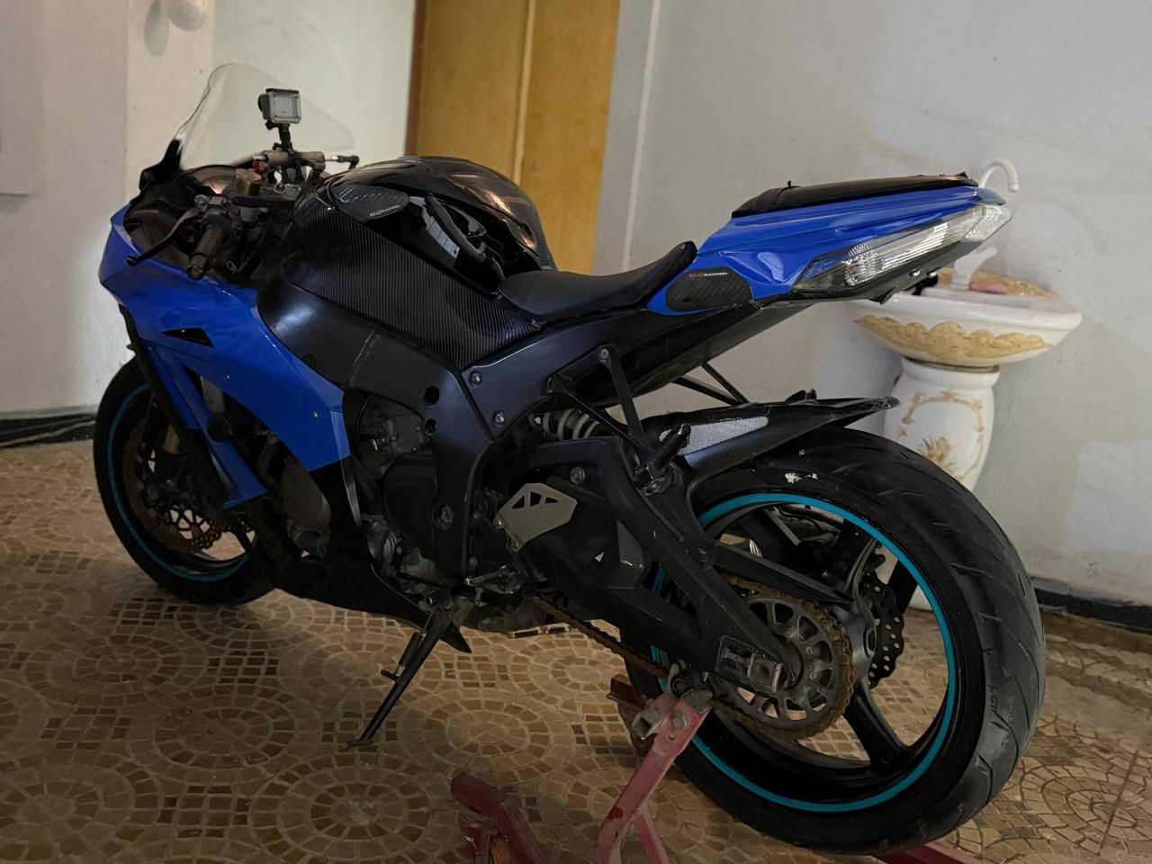 السلام عليكم شباب دراجه للبيع Zx10R بحاله الوكاله جديده كلش ومكفوله من كلشي   ماشيا 26الف سويج واحد وعليها غراض والدراجه 
1تعديل خرائط الا حتراق 
2 إلغاء قيود البيئه
3 الغاء قلة السرعة ورون
4اضافة لونش كنترول للعقل 
5اضافةpit limit
6الغاء ماطور لكزوز
7تعديل مروحة تشغيل 85
8اضافة بك فاير وفصلة على رون 8 وتتحكم بيه عن طريق دكمة 
9 تم اضافة كويك شفتر للدراجة عن طريق عقل 

 رقم وسنوية بصره بسمي  وبدون هم ابيع الناصريه يتصل ***********/*********** خاص ماجاوب
